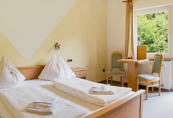 Gruener Heinrich - Bett&fruehstueck 3*